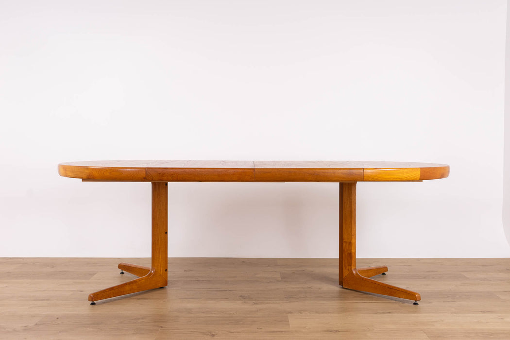 Mid-Century Modern Round Teak Dining Table - (D1626)