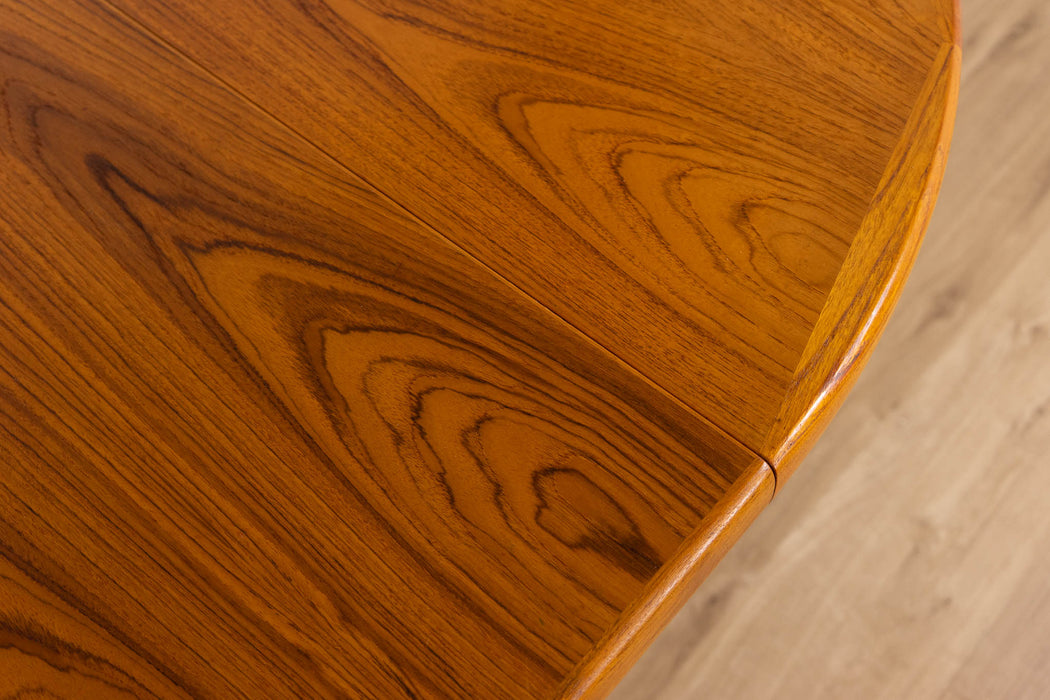 Mid-Century Modern Round Teak Dining Table - (D1626)