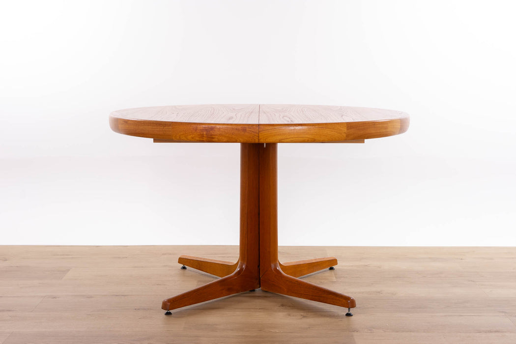 Mid-Century Modern Round Teak Dining Table - (D1626)