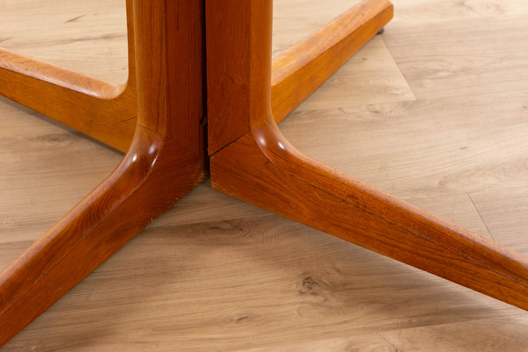 Mid-Century Modern Round Teak Dining Table - (D1626)
