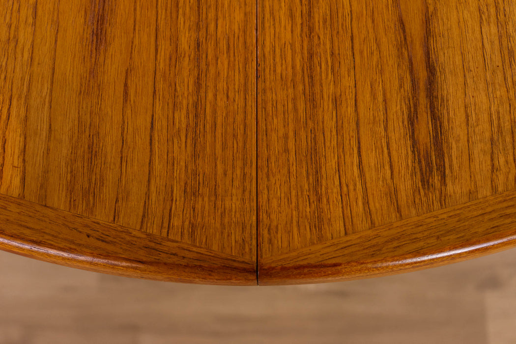 Mid-Century Modern Round Teak Dining Table - (D1626)
