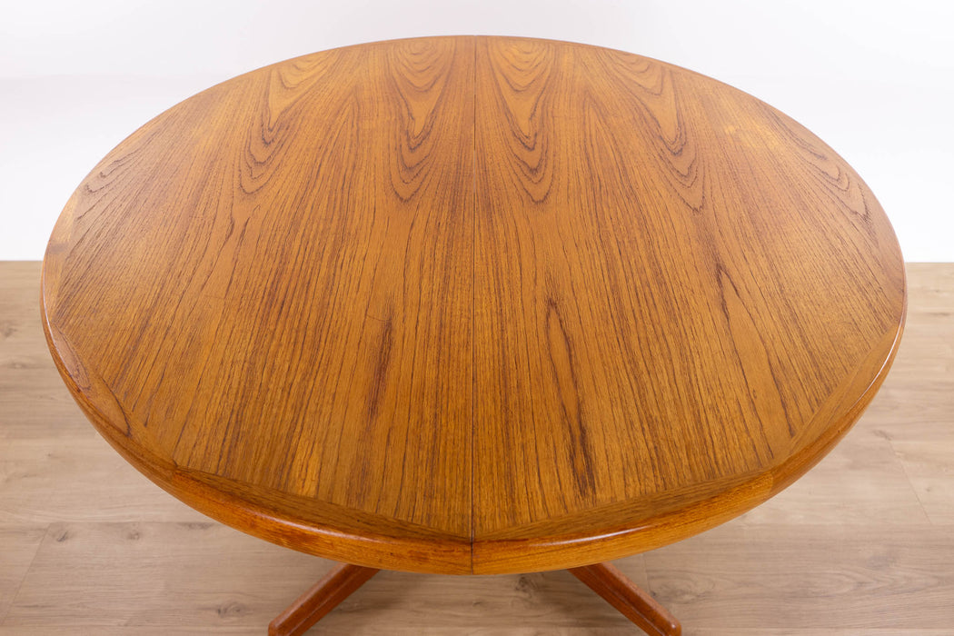 Mid-Century Modern Round Teak Dining Table - (D1626)