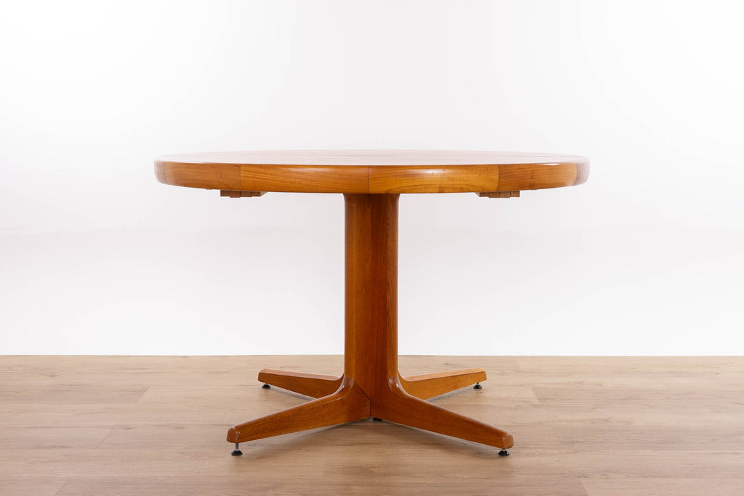 Mid-Century Modern Round Teak Dining Table - (D1626)