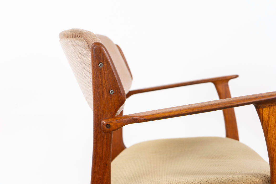 Model 50 Teak Armchair by Erik Buch - (D1117.2)