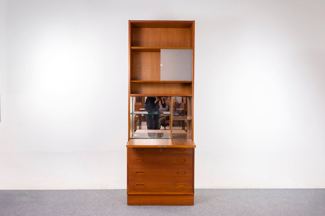 Teak Bookcase/Cabinet by Hundevad - (D1418)