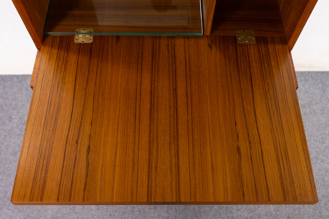 Teak Bookcase/Cabinet by Hundevad - (D1418)