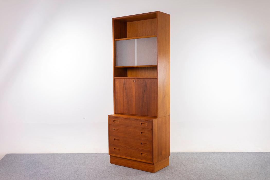 Teak Bookcase/Cabinet by Hundevad - (D1418)