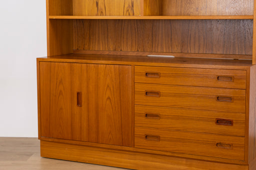 Danish Modern Teak Bookcase/Cabinet by Hundevad - (D1539)