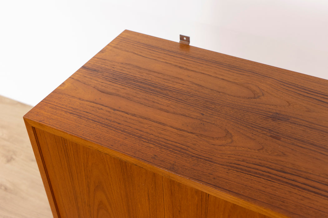 Danish Modern Teak Bookcase/Cabinet by Hundevad - (D1539)