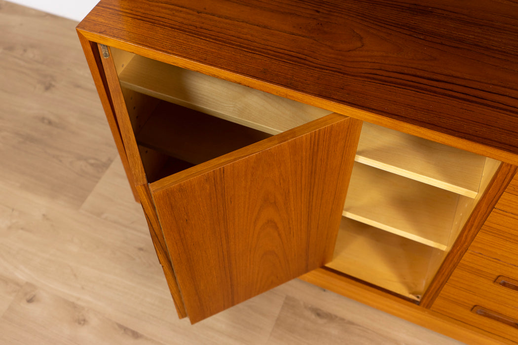 Danish Modern Teak Bookcase/Cabinet by Hundevad - (D1539)