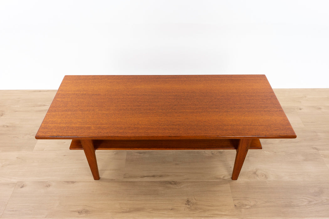 Danish Mid-Century Teak Coffee Table - (325-091)