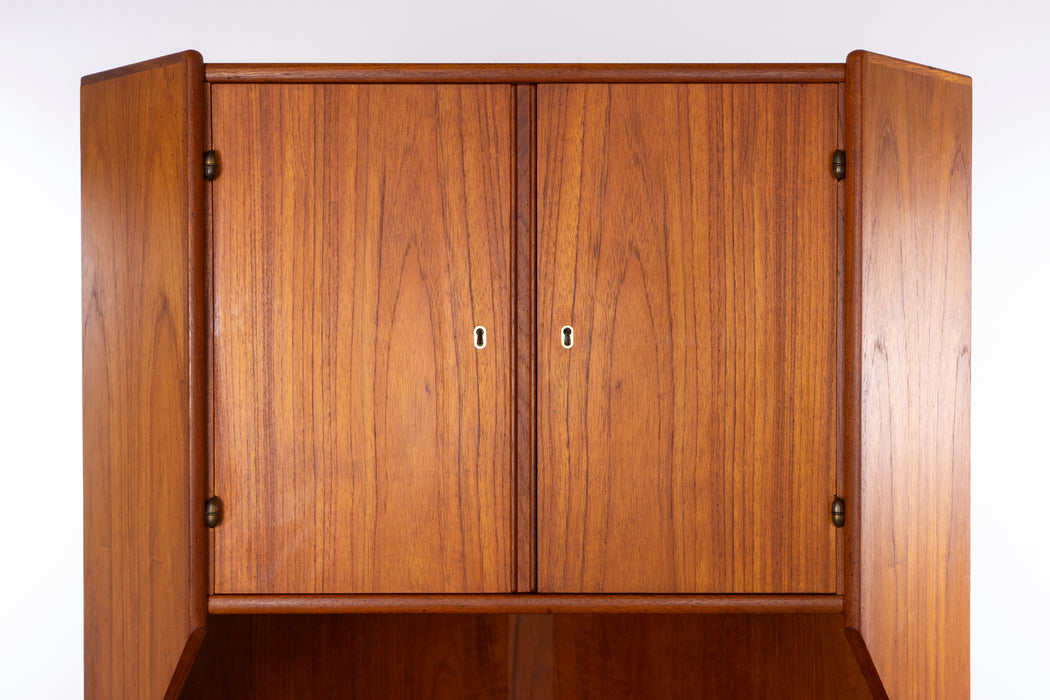 Danish Modern Teak Corner Cabinet - (327-078)