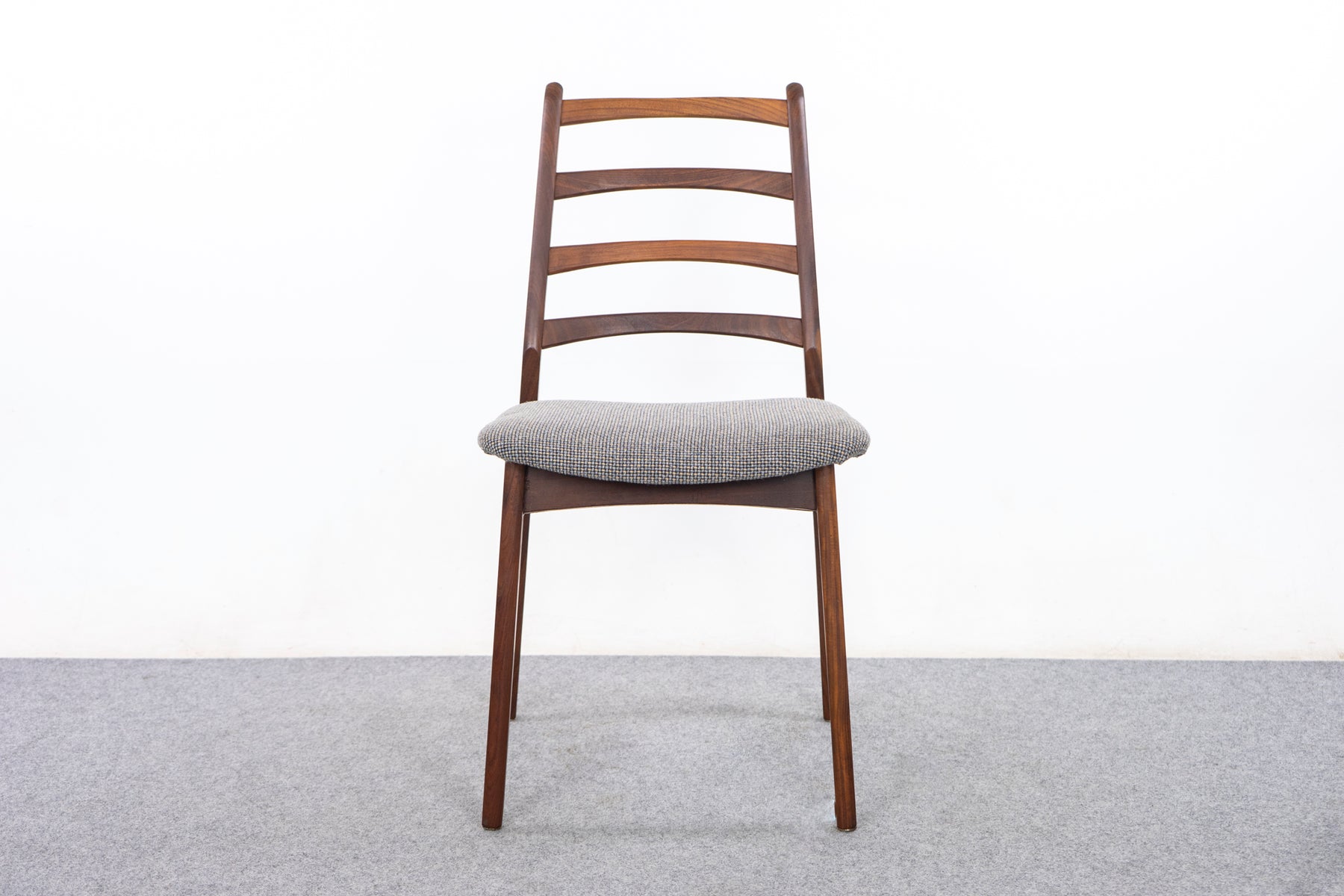 1 Teak Danish Mid-Century Dining Chair - (326-125.2)