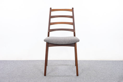 1 Danish Mid-Century Teak Dining Chair - (326-125.2)