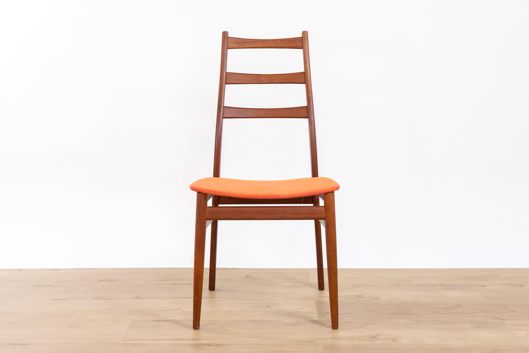 1 Mid-Century Modern Teak Dining Chair  - (D1515)