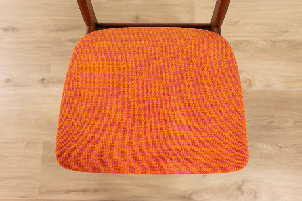 1 Mid-Century Modern Teak Dining Chair  - (D1515)