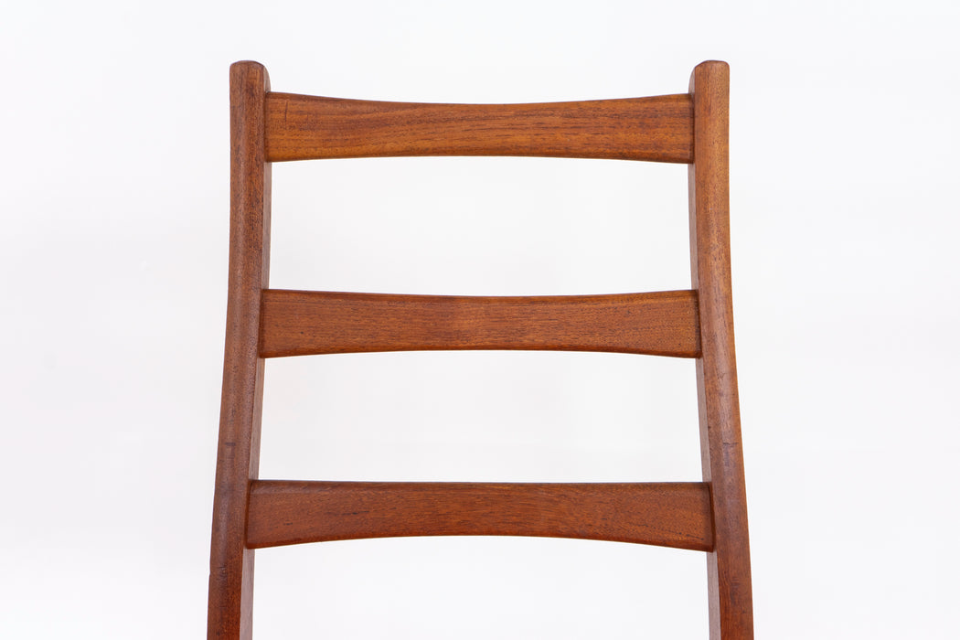 1 Mid-Century Modern Teak Dining Chair  - (D1515)