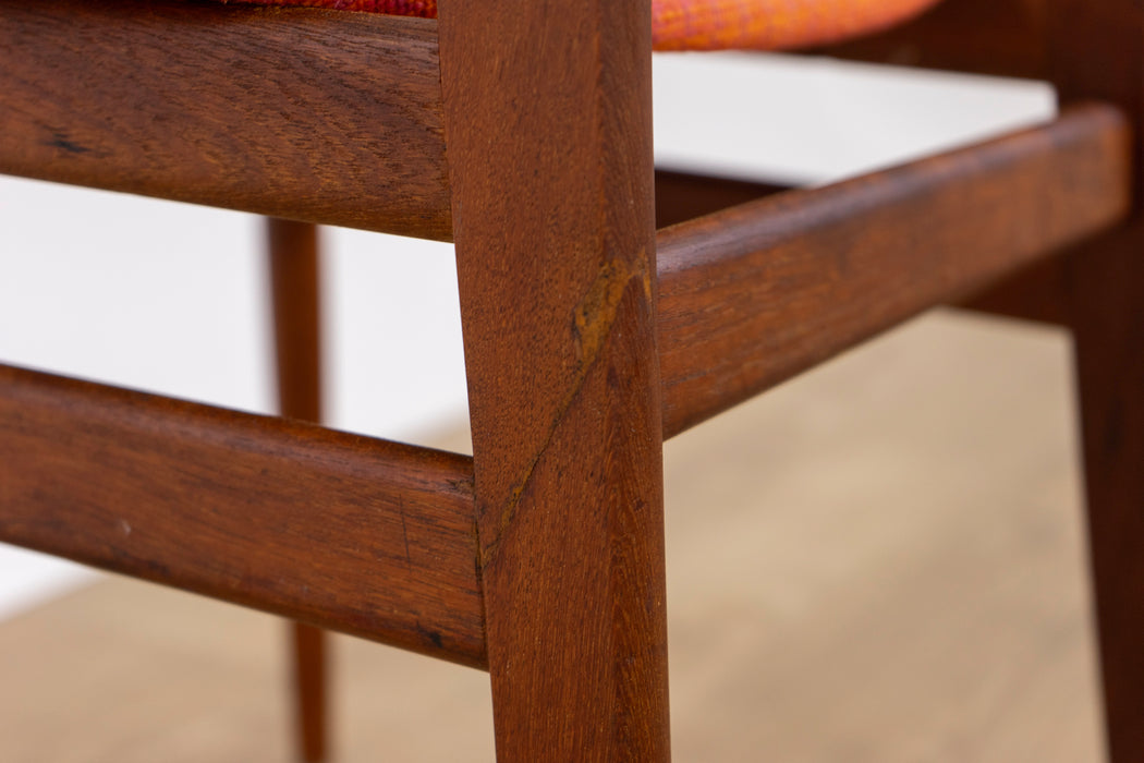 1 Mid-Century Modern Teak Dining Chair  - (D1515)