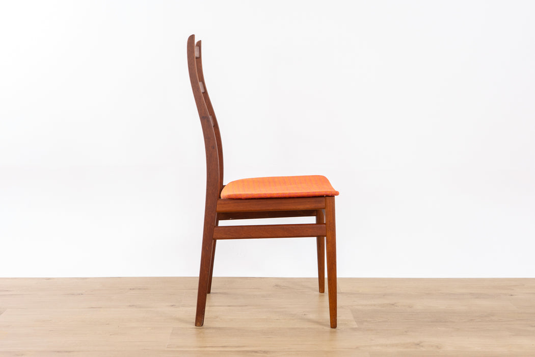 1 Mid-Century Modern Teak Dining Chair  - (D1515)