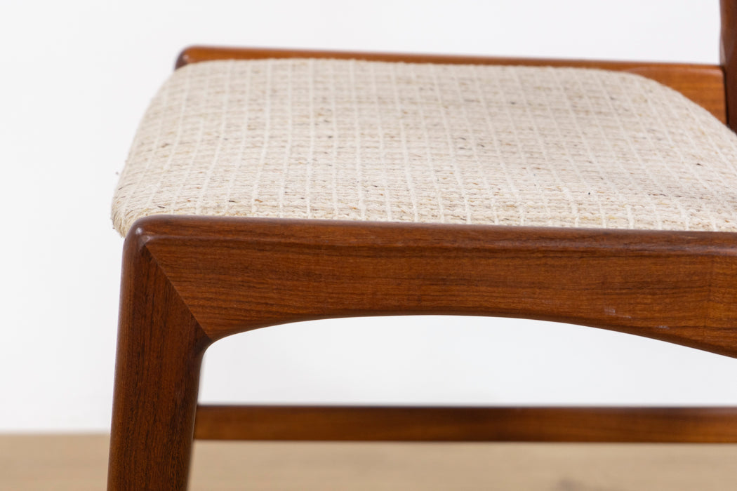 Danish Mid-Century Teak Chair - (D1567)