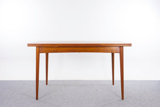 Danish Mid-Century Teak Dining Table - (D1481)