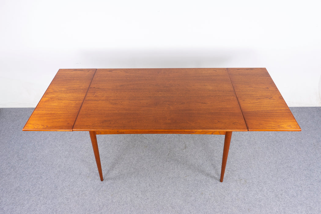 Danish Mid-Century Teak Dining Table - (D1481)