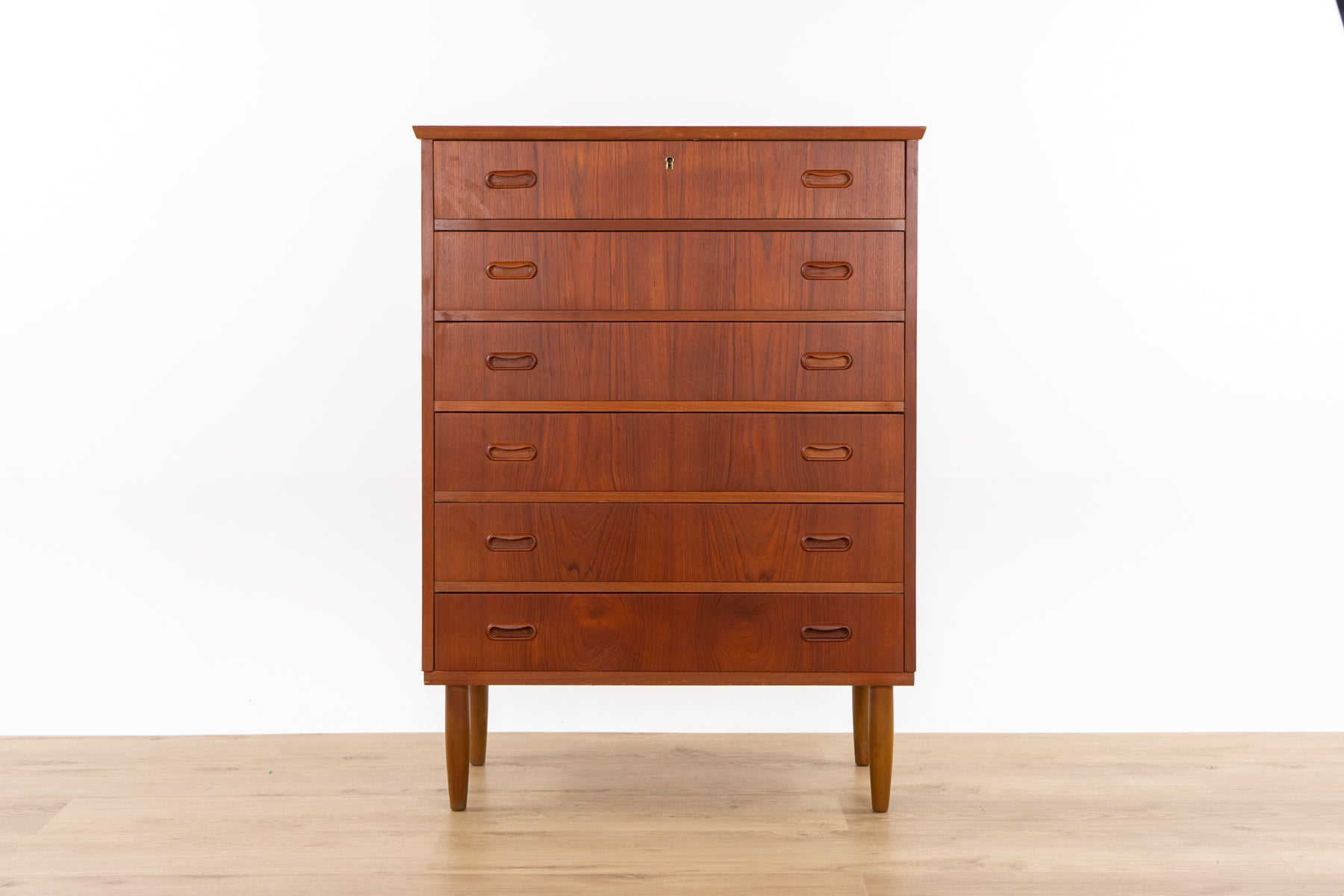 Danish Mid-Century Modern Teak Dresser - (327-007)