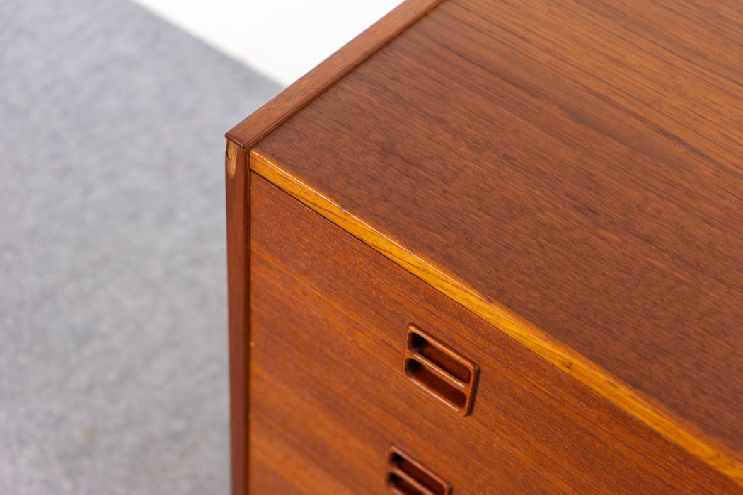 Danish Mid-Century Modern Teak Dresser - (327-009)