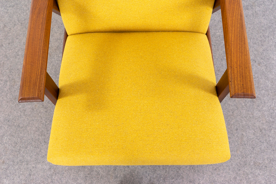 Teak Danish Lounge Chair - (326-050)