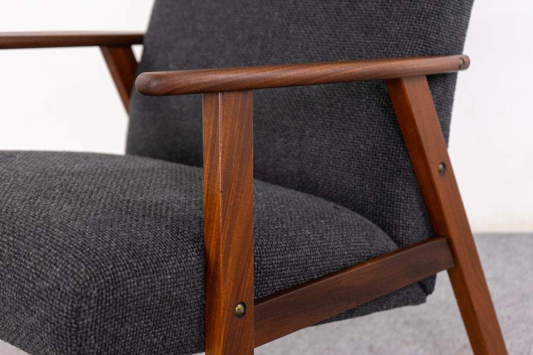 Teak Danish Lounge Chair - (326-235)
