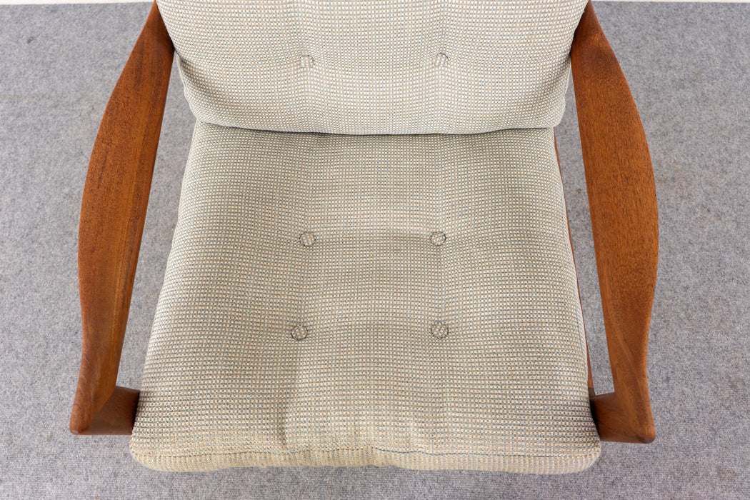 Teak Danish Lounge Chair by Illum Wikkelsø - (D1436)