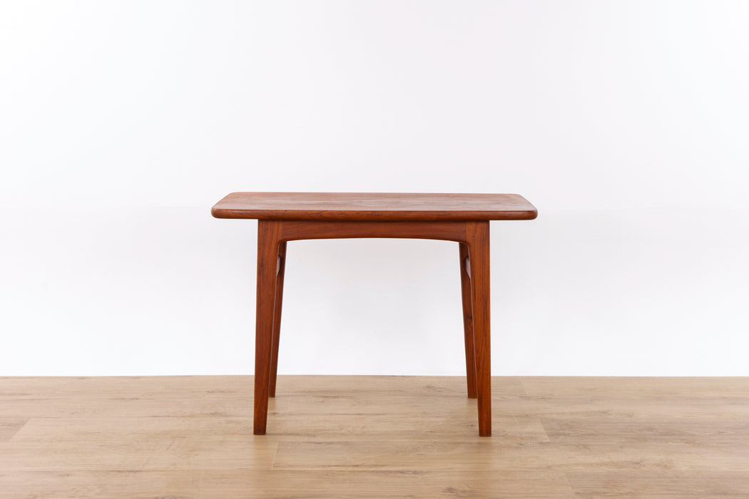 Mid-Century Modern Solid Teak Side Table - (D1557.2)