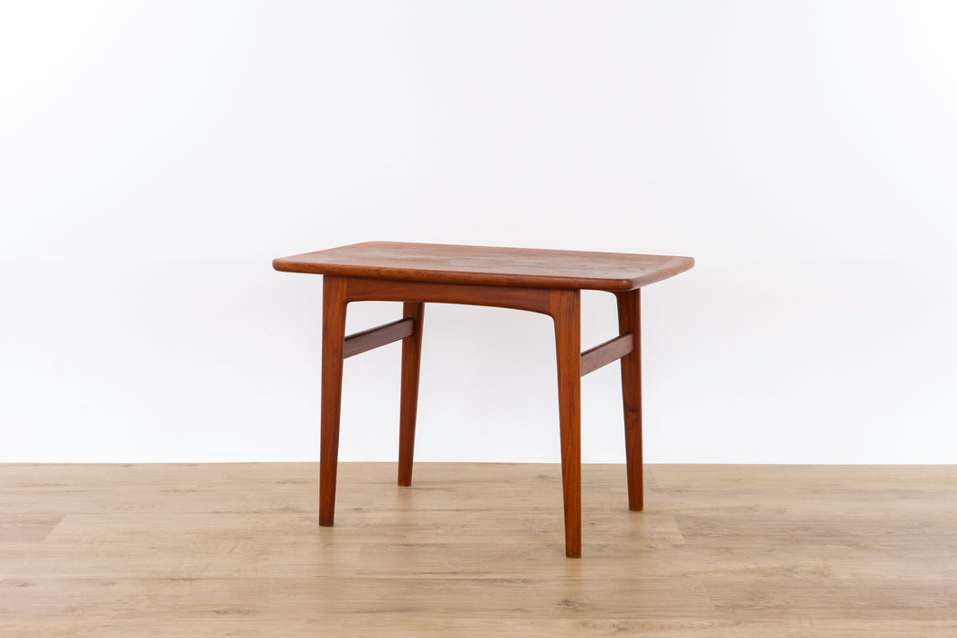 Mid-Century Modern Solid Teak Side Table - (D1557.2)