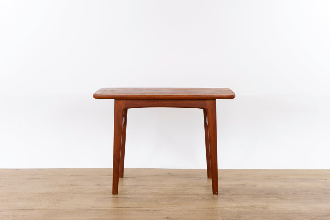 Mid-Century Modern Solid Teak Side Table - (D1557.2)