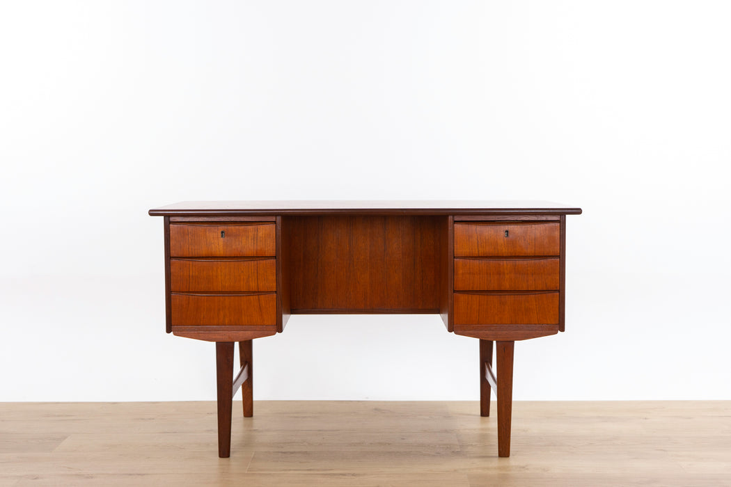 Danish Modern Teak Writing Desk - (327-149)
