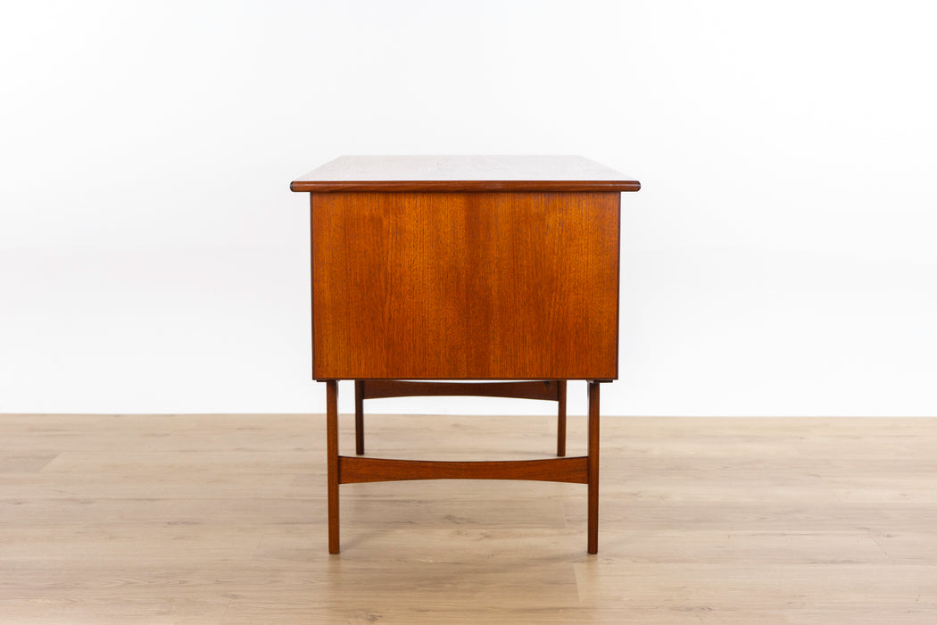 Danish Modern Teak Writing Desk - (327-149)