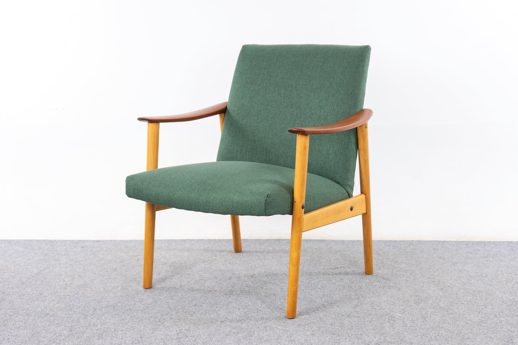 Danish Mid-Century Teak & Beech Lounge Chair - (D1501)