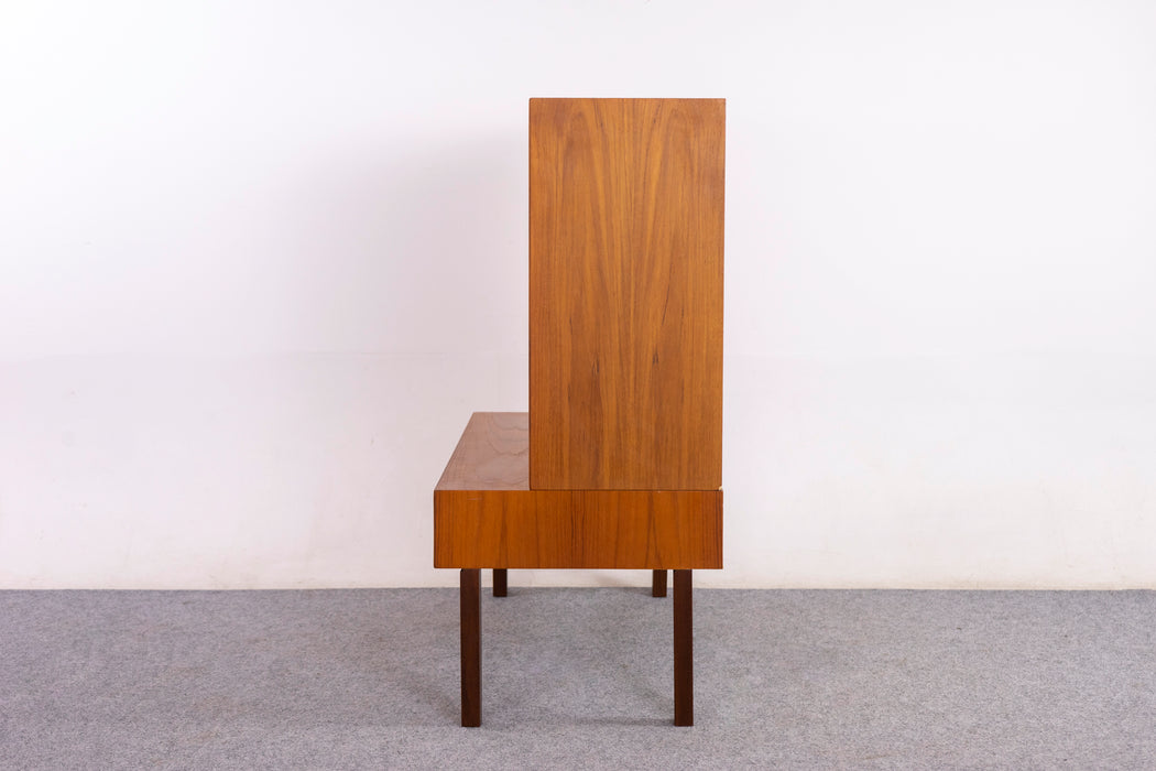 Danish Modern Teak Bookcase/Cabinet - (326-163.2)