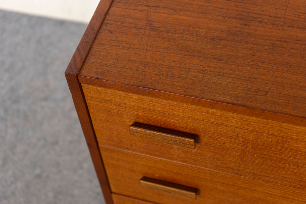 Teak Danish Dresser - (326-230)