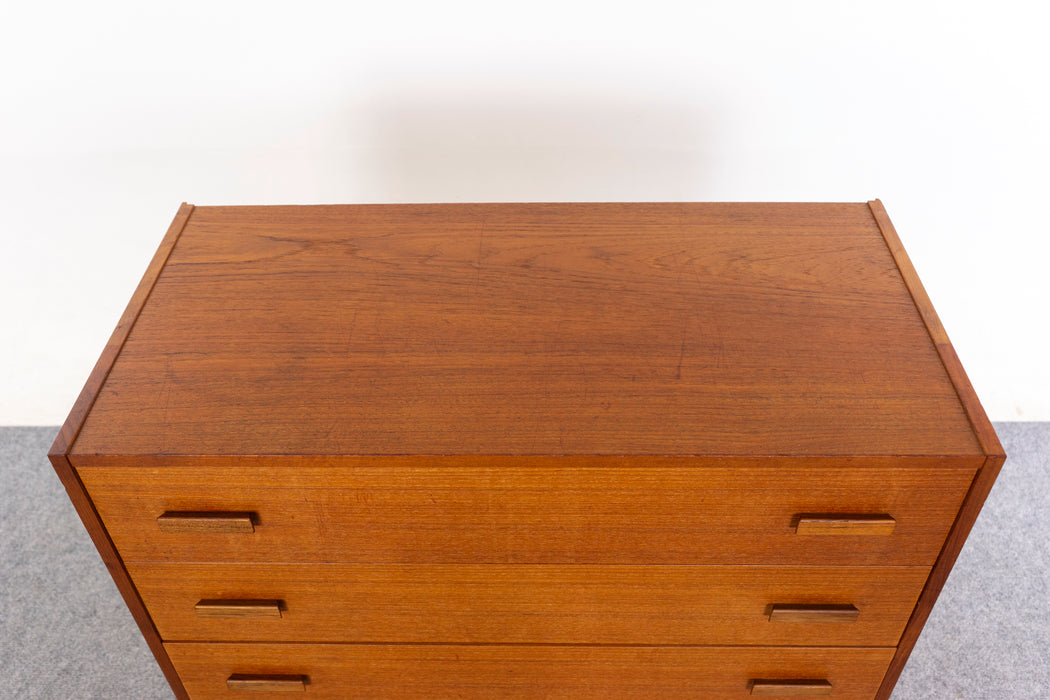 Teak Danish Dresser - (326-230)