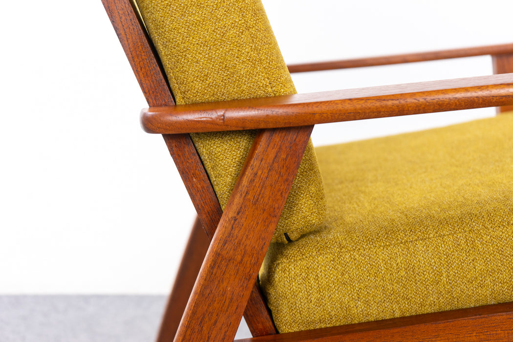 Danish Mid-Century Teak Lounge Chair - (326-052)