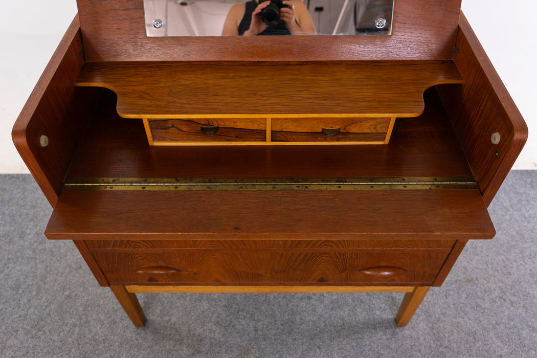 Teak Danish Vanity - (326-031)