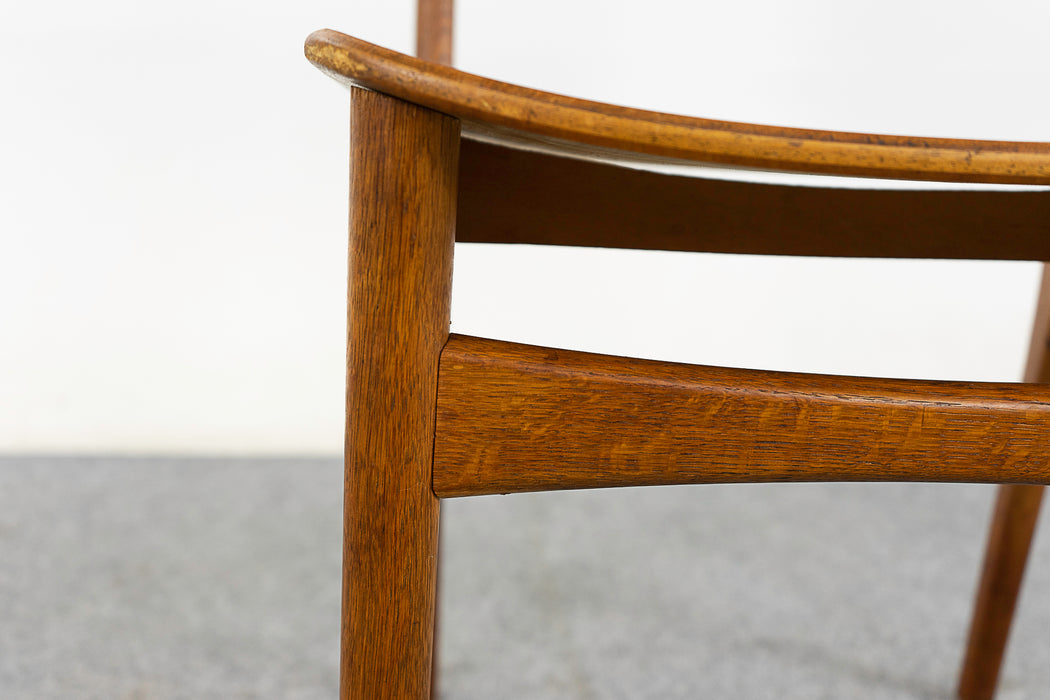 1 Danish Mid-Century Teak & Oak Chair - (321-109.1)