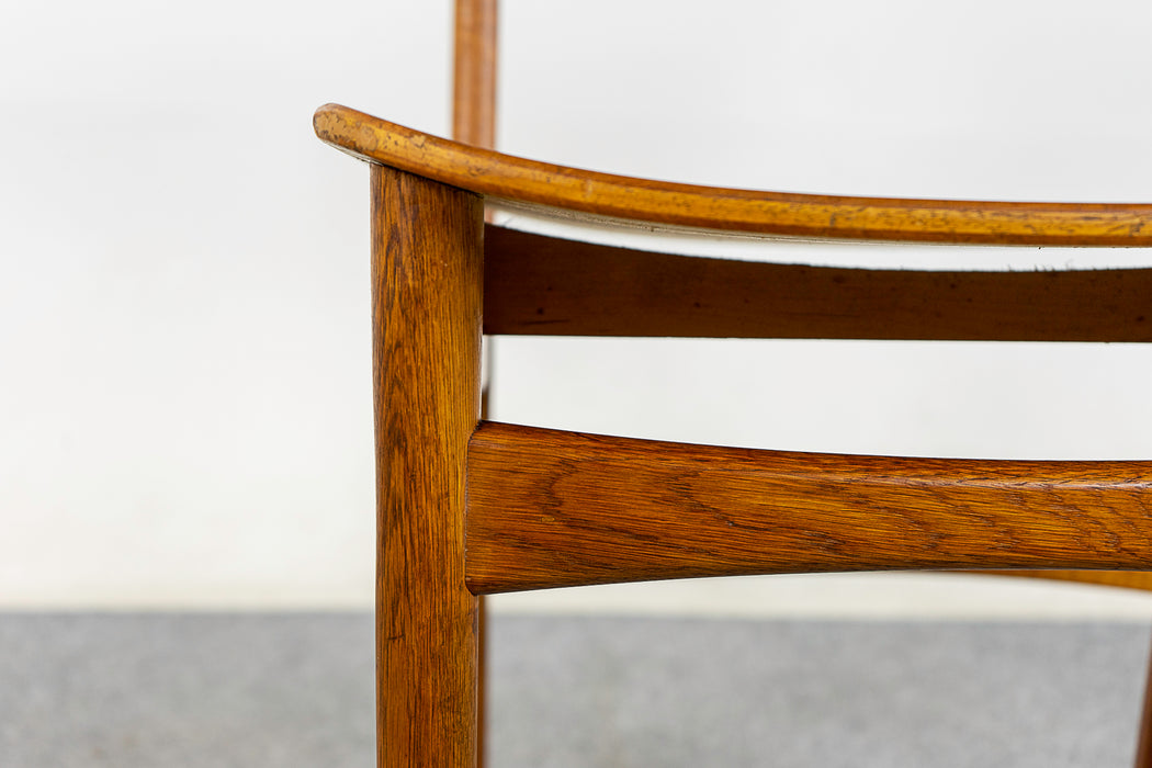 1 Danish Mid-Century Teak & Oak Chair - (321-109.2)