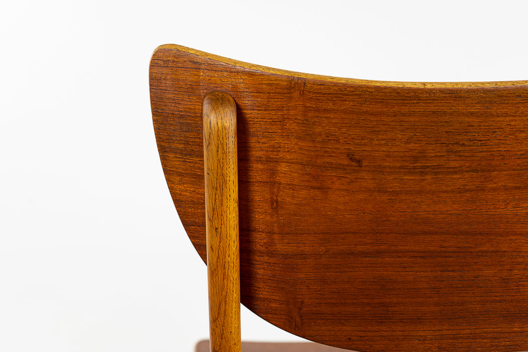 1 Danish Mid-Century Teak & Oak Chair - (321-109.2)