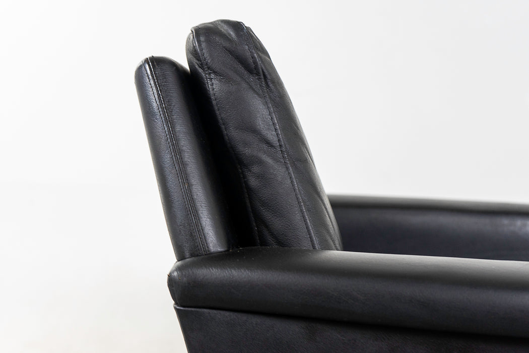 Leather Armchair- (321-257)