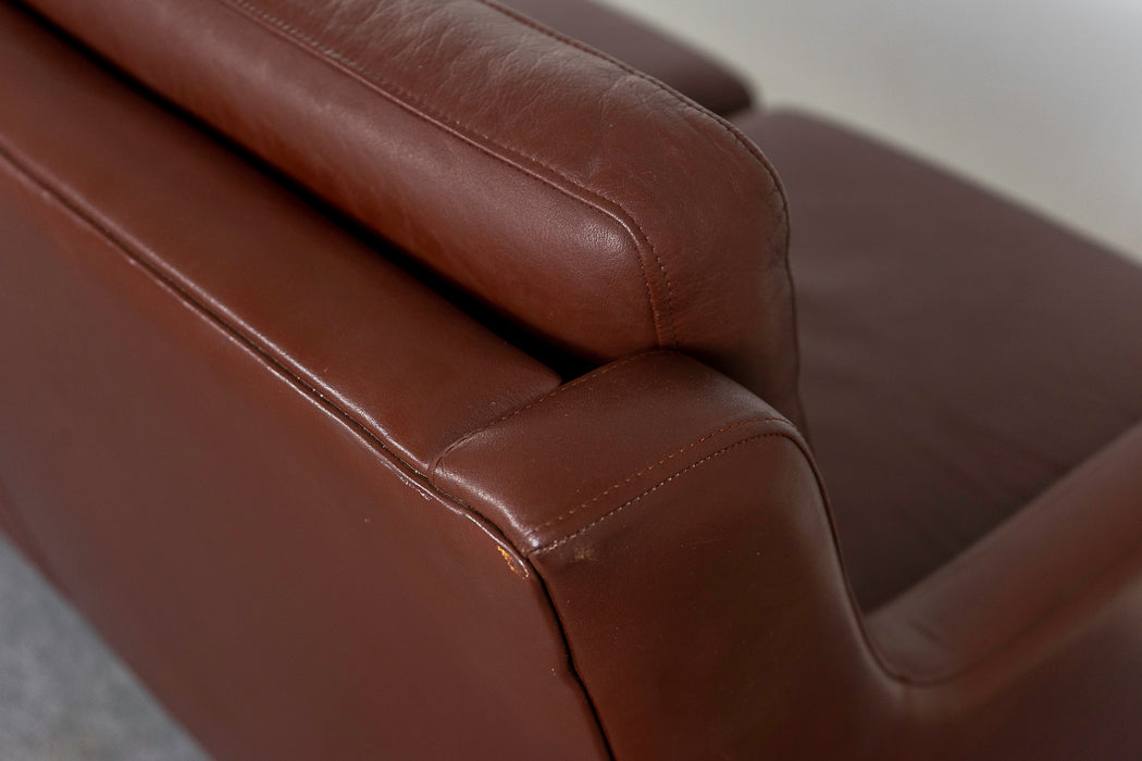 Danish Mid-Century Sofa Leather - (324-203)