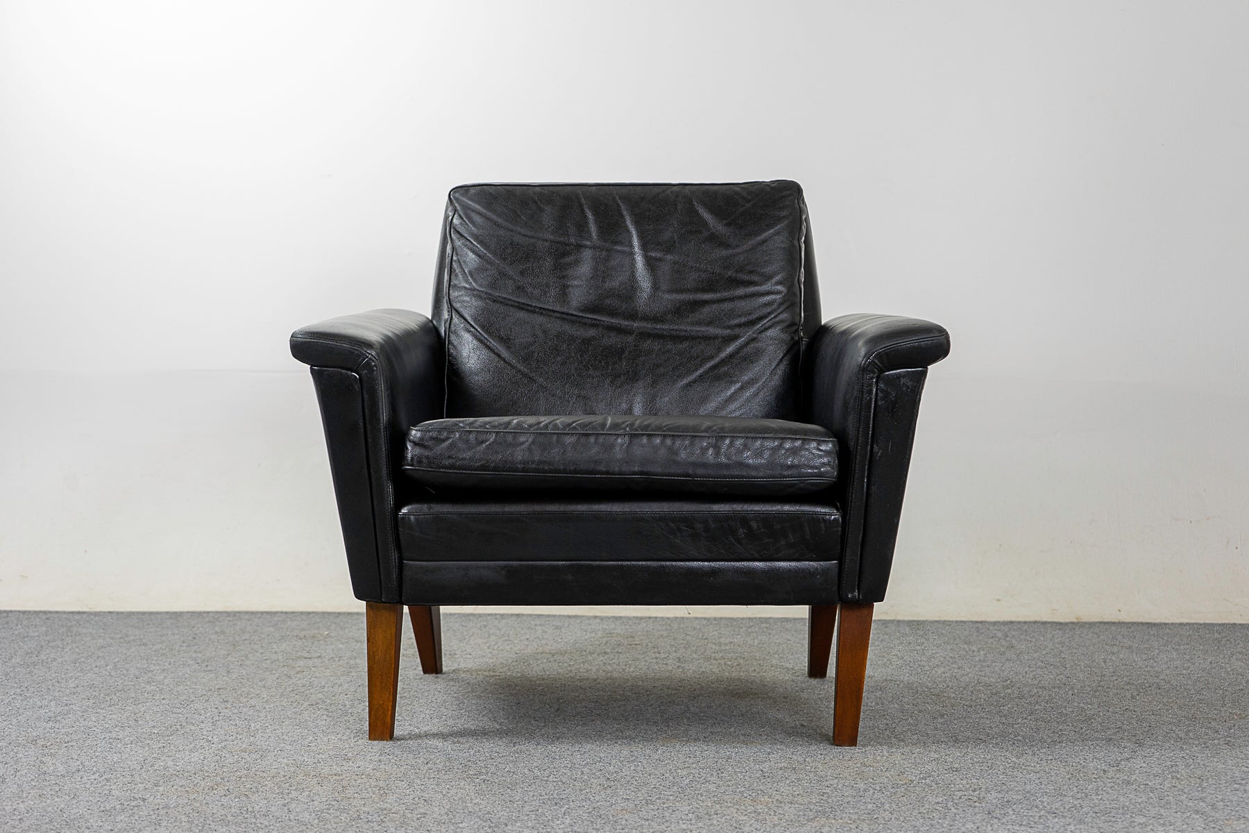 Danish Modern Leather Lounge Chair - (324-224)