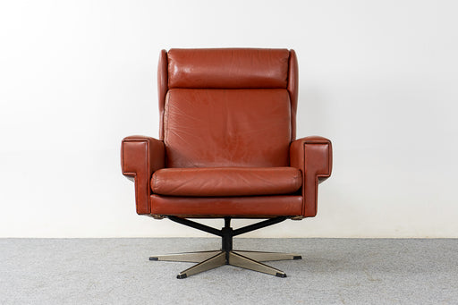 Mid-Century Leather Swivel Chair - (323-020.2)
