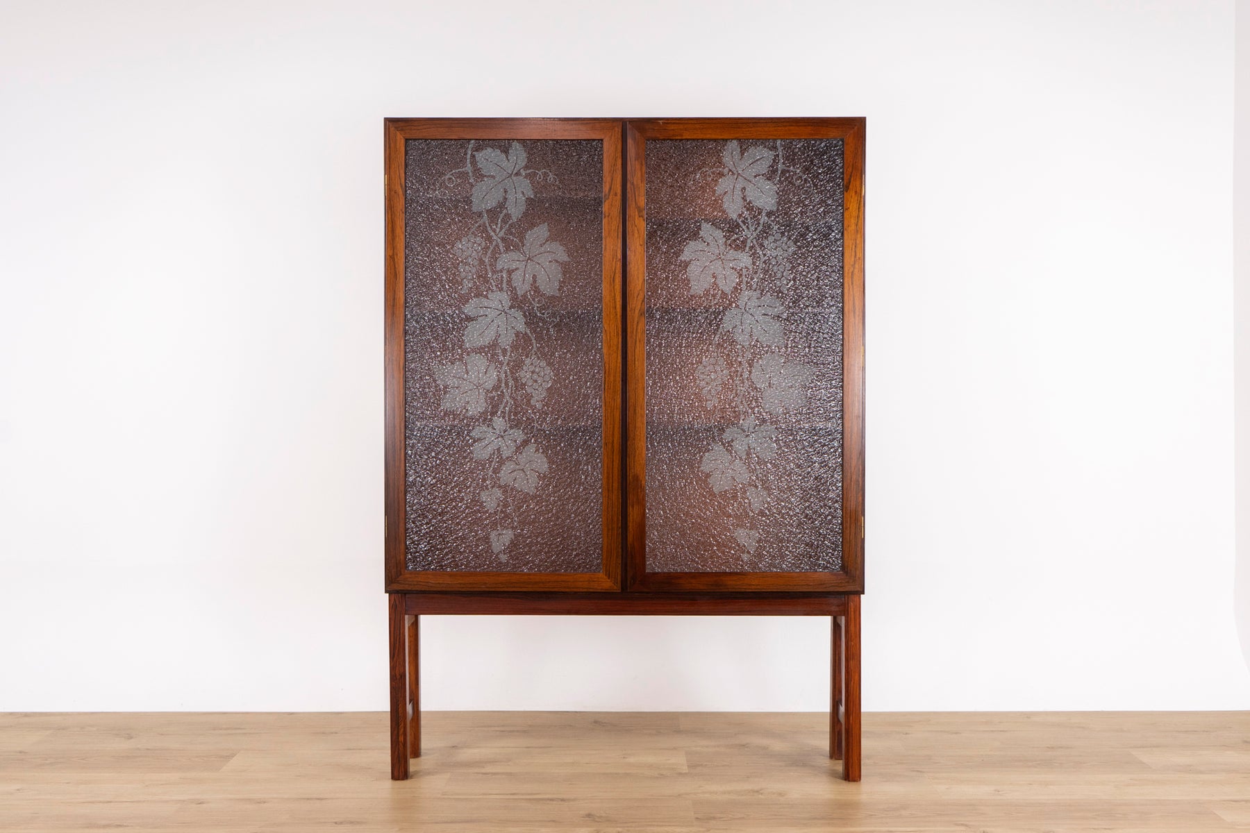 Danish Modern Rosewood & Glass Cabinet by Omann Jun - (325-113)